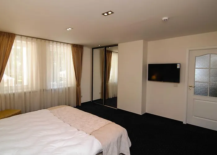 Vila Baltija * פלאנגה